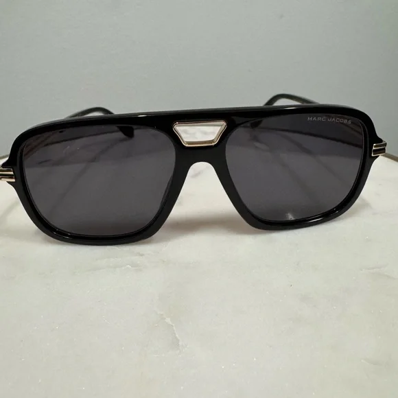 Marc Jacobs Black Sunglasses with Yellow Case - Picture 7 of 10